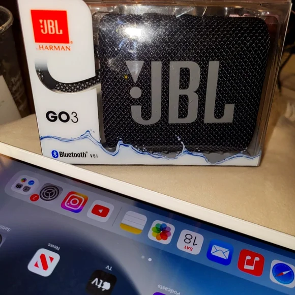 JBL HARMAN PORTABLE BLUETOOTH SPEAKER - Picture 1 of 8